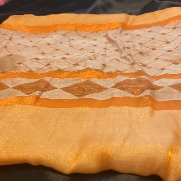 Beautiful wrap scarf - Picture 3 of 8